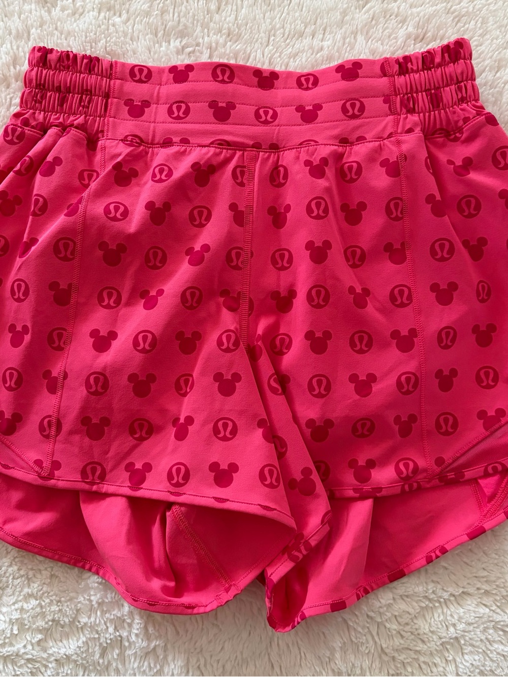 Disney x Lululemon *Hotty Hot High-Rise Short 4"
Disney Classic Pink